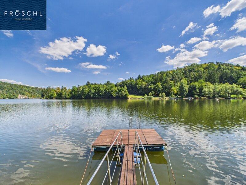 Ansicht des Steg mit Blick auf den Stausee Thurnberg