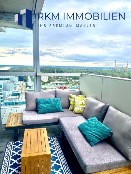 Loggia mit herrlichem Blick auf den Fluss und die Stadt