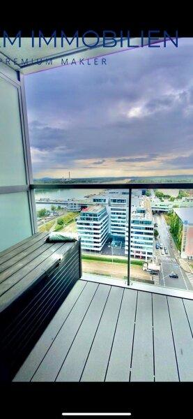 Loggia mit herrlichem Blick auf das Gewsser, den Fluss und 