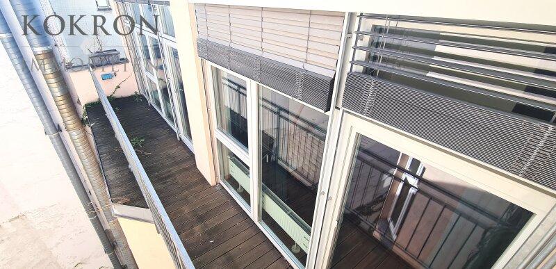 Wohnung 1-langgestreckte Terrasse vor den zwei Nebenrumen