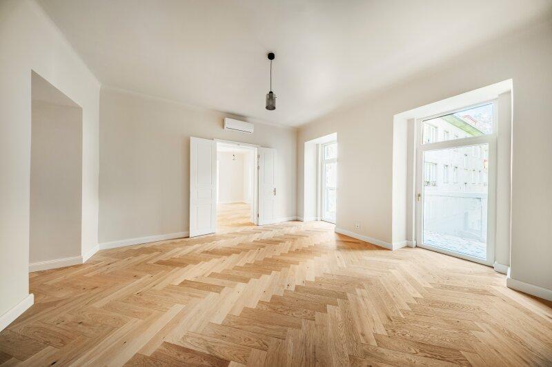 Wohnraum mit Balkon