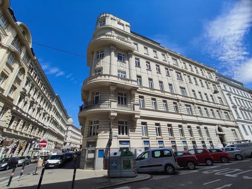 ERSTBEZUG NACH SANIERUNG - Stilvolles Wohnung direkt bei der U1