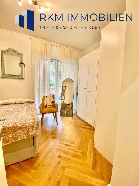 ??Schlafzimmer mit Einbaumbeln