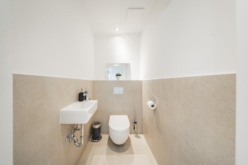 separates WC