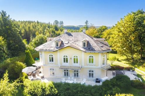 Ein verborgenes Juwel im Wienerwald - Die historische Villa "Gebo" auf �ber 6.600 m� teilbarem Bauland
