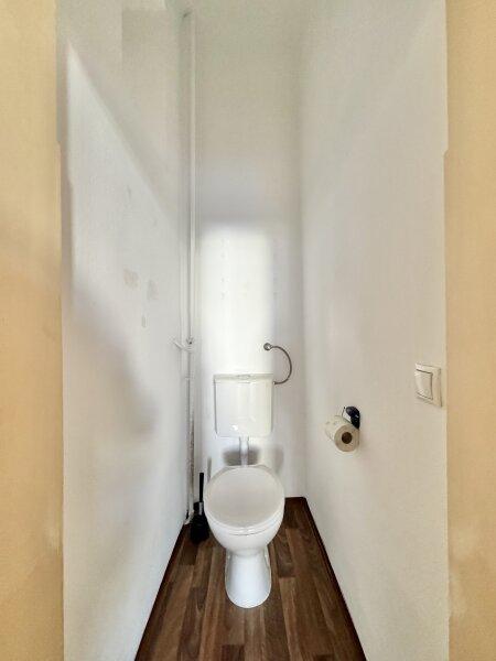 separates WC