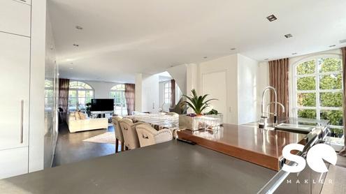 # SQ - VILLA IN TOP LAGE MIT SWIMMINGPOOL UND TIEFGARAGE -
