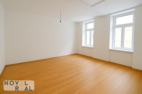 ALTBAU-WOHNUNG MIT AUSSGEWÖHNLICHER FLEXIBILITÄT UND RAUMNUTZUNG IM 