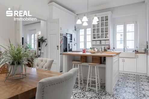 EXKLUSIVE 4 ZIMMER-ALTBAUWOHNUNG MIT TERRASSE IN BESTLAGE