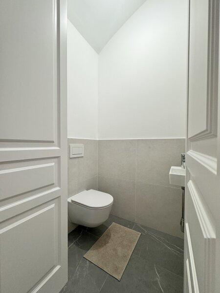 separates WC