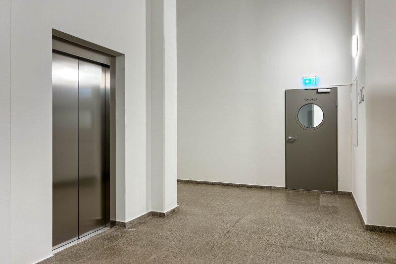 Stiegenhaus mit Lift