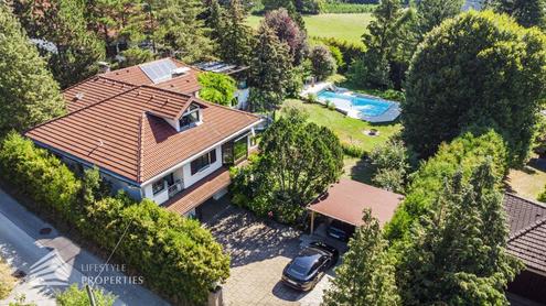 Atemberaubendes Einfamilienhaus mit Pool