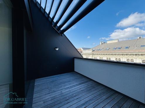 EXCLUSIVER ERSTBEZUG - DACHWOHNUNG MIT FREIFLCHEN