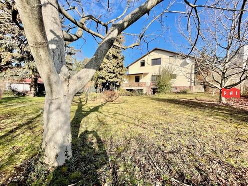 Traumhaftes 932m Baugrundstck mit sanierungsbedrftigem ca. 150m Einfamilienhaus mit Garage in bester Lage Nhe Mhlwasser
