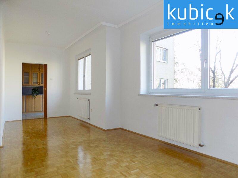 Wohnzimmer mit Blick zur Kche