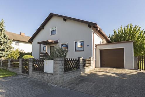Wasserstrae - renovierungsbedrftiges Einfamilienhaus mit Garage