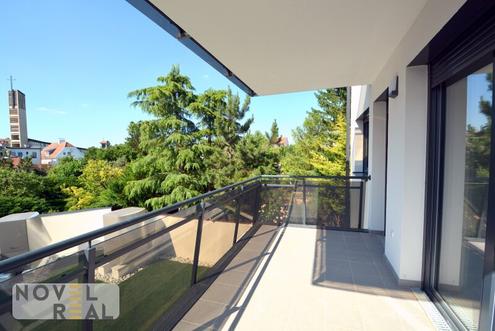 ZENTRAL UND RUHIG - TEILMÖBLIERTE TERRASSENWOHNUNG MIT FERNBLICK INS GRÜNE