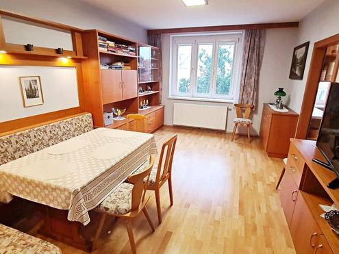 FAMILIENHIT, ENKPLATZ, gepflegte 113 m2 Neubau mit Loggia, 4 Zimmer, Kche, 2 Bder, teilmbliert, 3. Liftstock, U3-Nhe