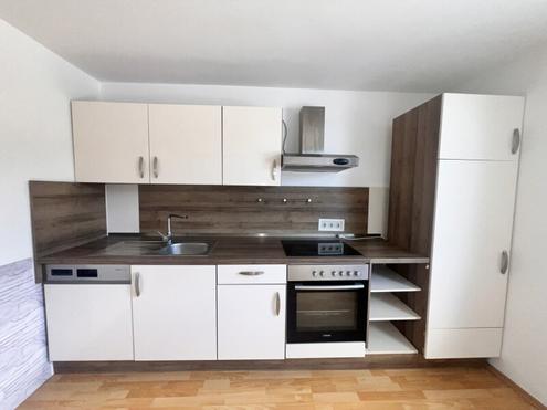 Einziehen & genießen: Große Wohnung mit Küche & Badewanne