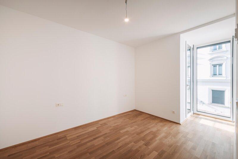 Foto 3 - Bild Schlafzimmer in Richtung Erker.jpg