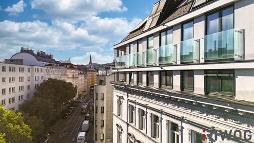 Altbau-Chic im Dachgeschoss | 3-Zimmer Balkonwohnung mit Klimaanlage und Fußbodenheizung