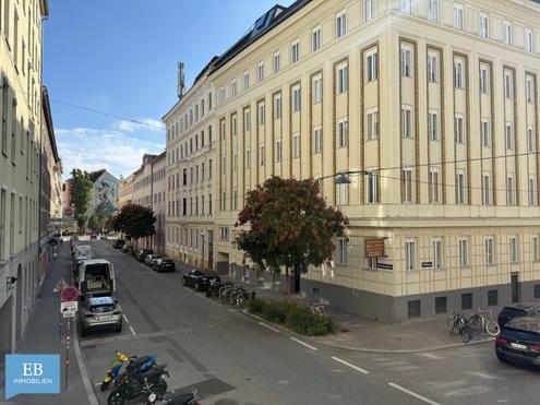 Helle Familienwohnung mit feiner Farbwelt und Fitnessraum im Haus