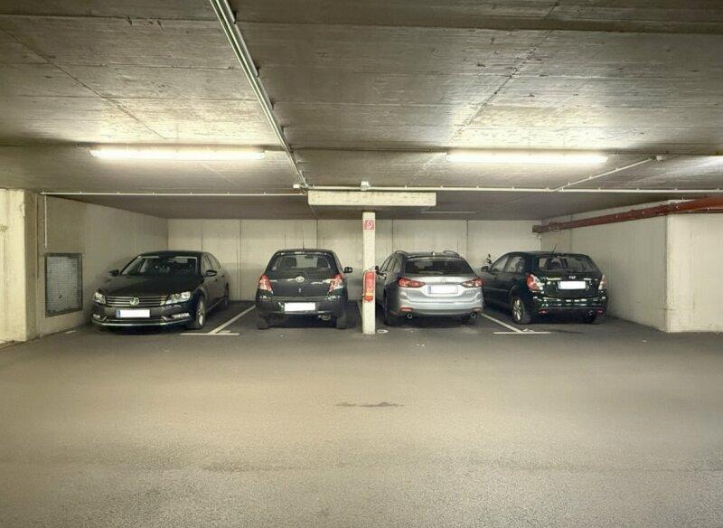 Garage mit 2 Stellpltzen
