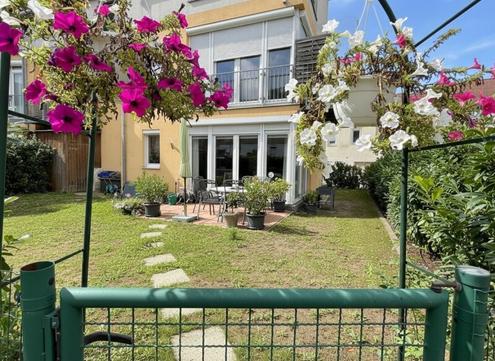 Sonniges Gartenparadies in Schwechat - 3 Zimmer mit Terrasse, Eigengarten und 2 Garagenpltzen!