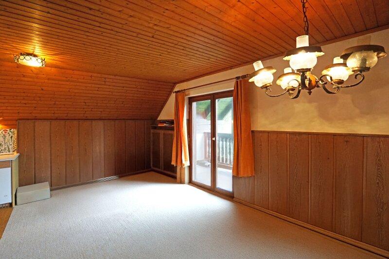 Zimmer mit Kche und Balkonausgang