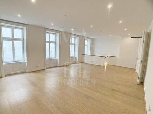 Luxus-Altbauwohnung mit Hofgarten im Botschaftsviertel