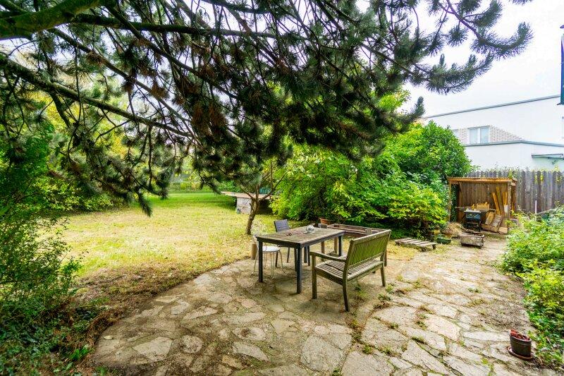 Garten mit Sitzbereich