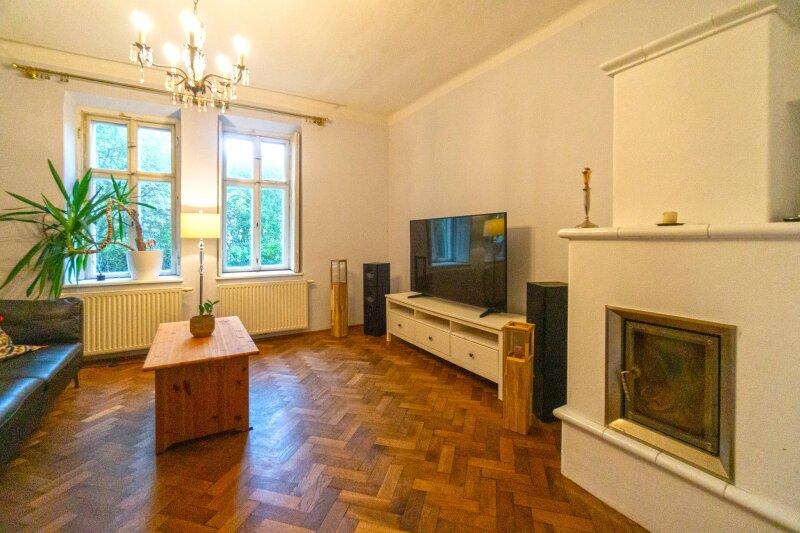 Wohnzimmer mit Kachelofen