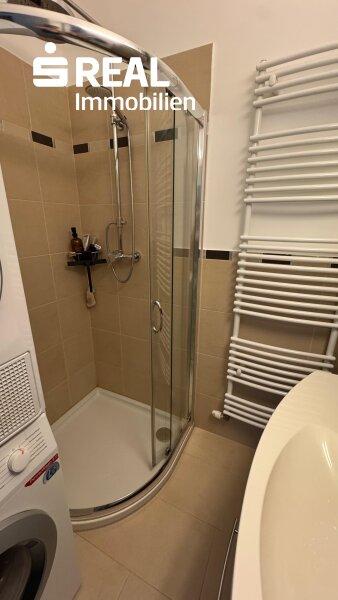 Bad mit Dusche Perspektive 2