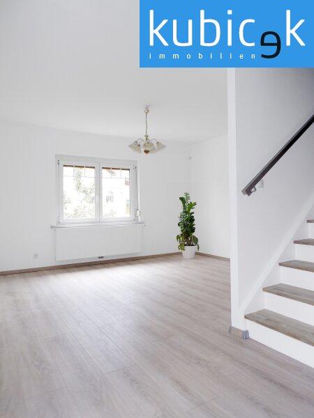 Blick von der Kche in das Wohn- /Esszimmer
