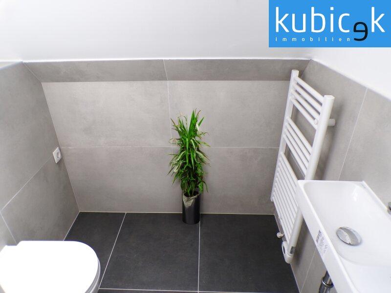 WC mit Handwaschbecken - OG