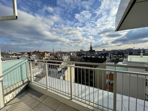 TOP PENTHOUSE APARTMENT -- 3 ROOMS -- PANORAMIC VIEW -- NEAR URANIA!