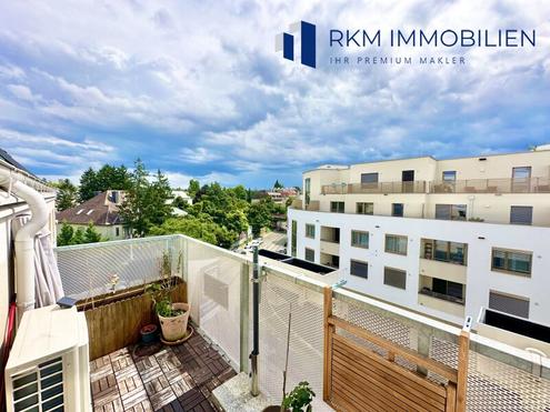 Helle Dachgeschosswohnung mit Balkon und perfekter Anbindung