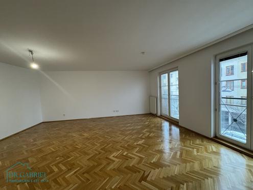 HELLE WOHNUNG MIT BALKON NÄHE LAINZER PLATZ