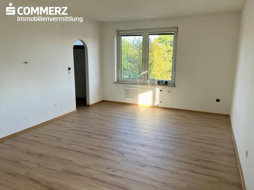 Sonniges Eigentum mit Garage