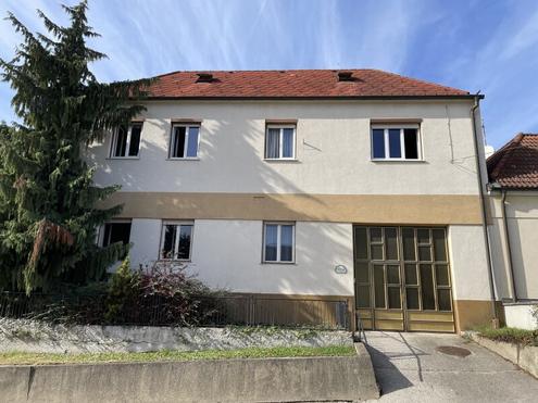 GROSSZGIGES ANWESEN MIT WOHNHAUS -- WUNDERSCHNER INNENHOF UND GROSSER GARTEN -- 1.315 m!