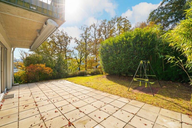 Terrasse und Eigengarten