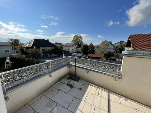 TOP 2-ZIMMMER-WOHNUNG ++ TERRASSE MIT FERNBLICK/GARAGE ++ NHE SCHWECHAT!