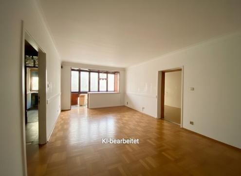 4 ZIMMER-Wohnung zu SANIEREN mit HOFSEITIGER LOGGIA