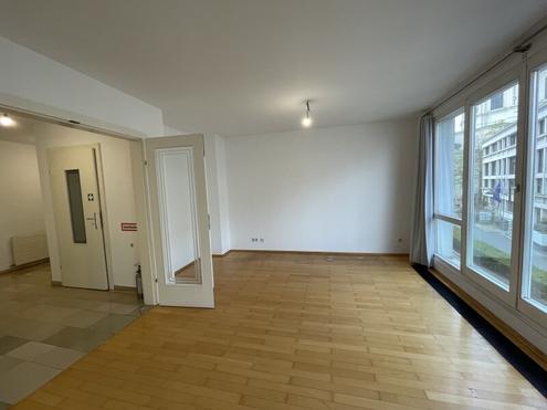 3 Zimmer Wohnung mit Gemeinschaftsdachterrasse direkt beim Karlsplatz!