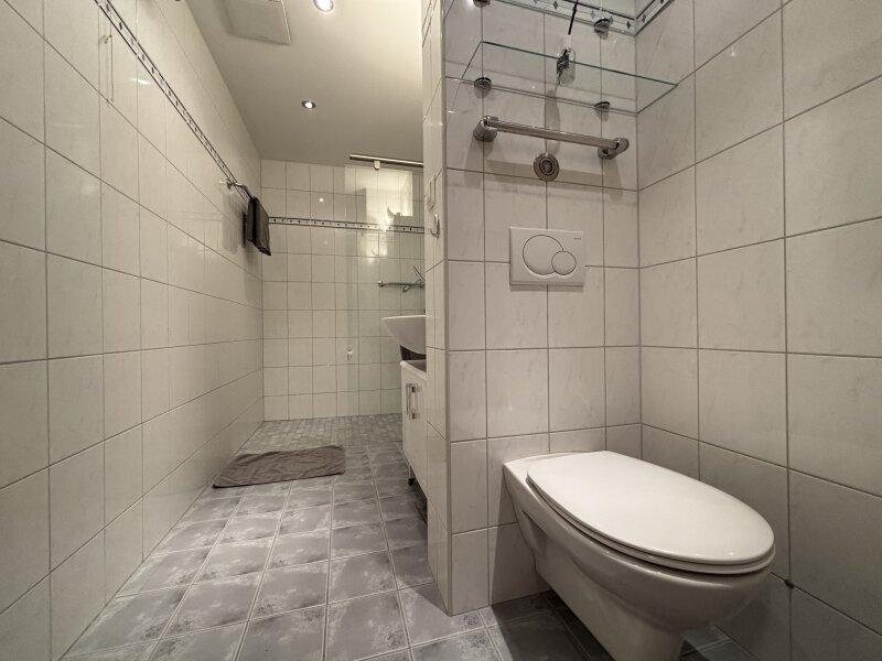 Foto 6 - Bild Badezimmer 1.jpeg