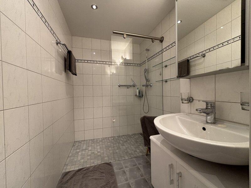 Foto 7 - Bild Badezimmer 2.jpeg