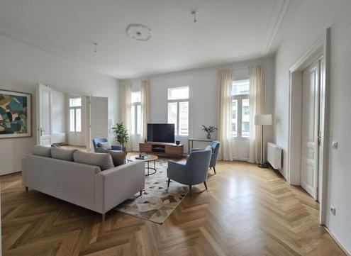 Stilvolle Altbauwohnung 232m² - 6 Zimmer - mit modernem Komfort in zentraler Lage