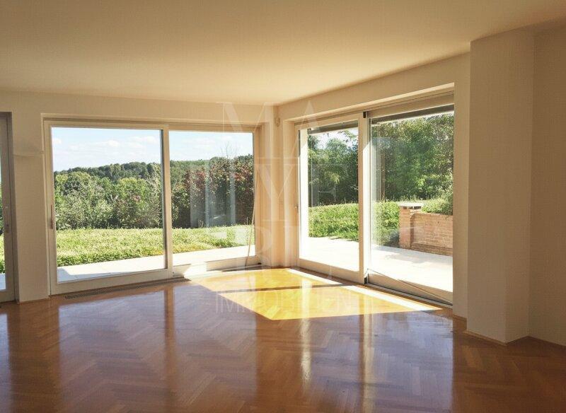 Qualitt mittels KI angepasst, da alte Archiv-Aufnahmen