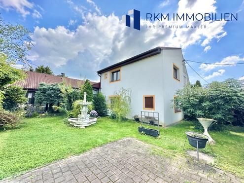 Familienhaus mit großem Grund und perfekter Anbindung - nur wenige Minuten zur U-Bahn