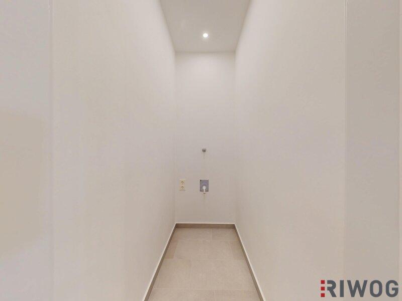 Abstellraum mit Waschmaschinenanschluss